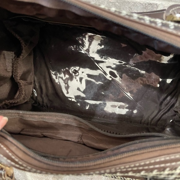 London Fog Black and White Travel Bag - Picture 14 of 15